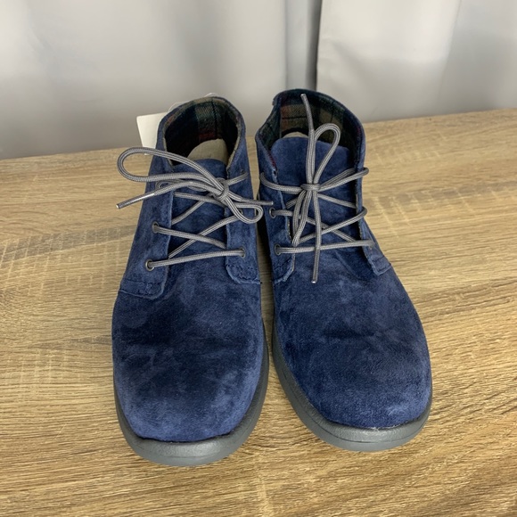 Sold UGG 1014363K Australia Navy Canoe Suede Lace Up Boots Shoes Boy's Sz.4Y - Picture 3 of 5